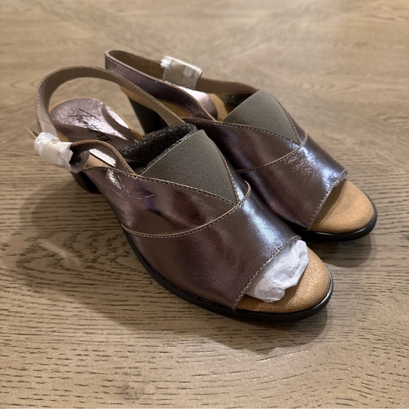 Trotters Womens Mavis Silver Heel Sandals 8M - Picture 2 of 5